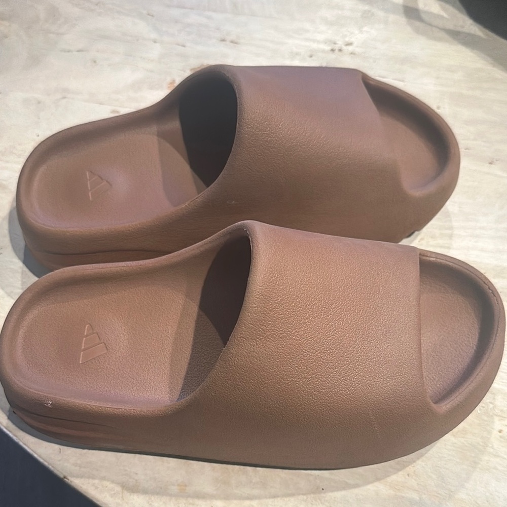 Kids Yeezy Slides! - Cheap in great condition
